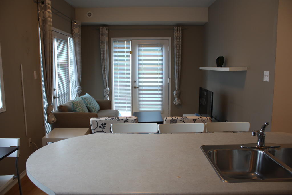 Accurate Plus Furnished Apartment- Brickstone Mews Mississauga Bilik gambar